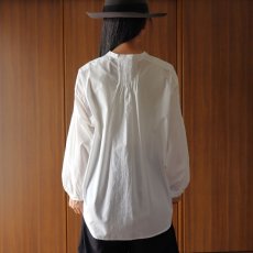 画像12: ista-ire コットンローンピンタックシャツ (12)