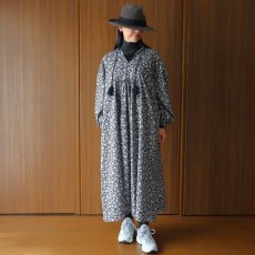 画像14: ista-ire フラワープリントキーネックワンピース (14)
