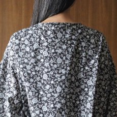 画像12: ista-ire フラワープリントキーネックワンピース (12)