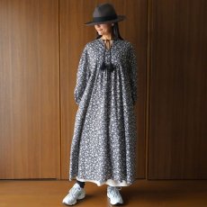 画像1: ista-ire フラワープリントキーネックワンピース (1)