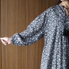 画像10: ista-ire フラワープリントキーネックワンピース (10)