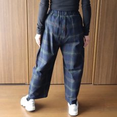 画像4: NARU FACTORY Nishiwakiフランネルチェック エッグパンツ (4)