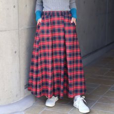 画像3: NARU FACTORY ロイヤルタータン タックロングスカート (3)